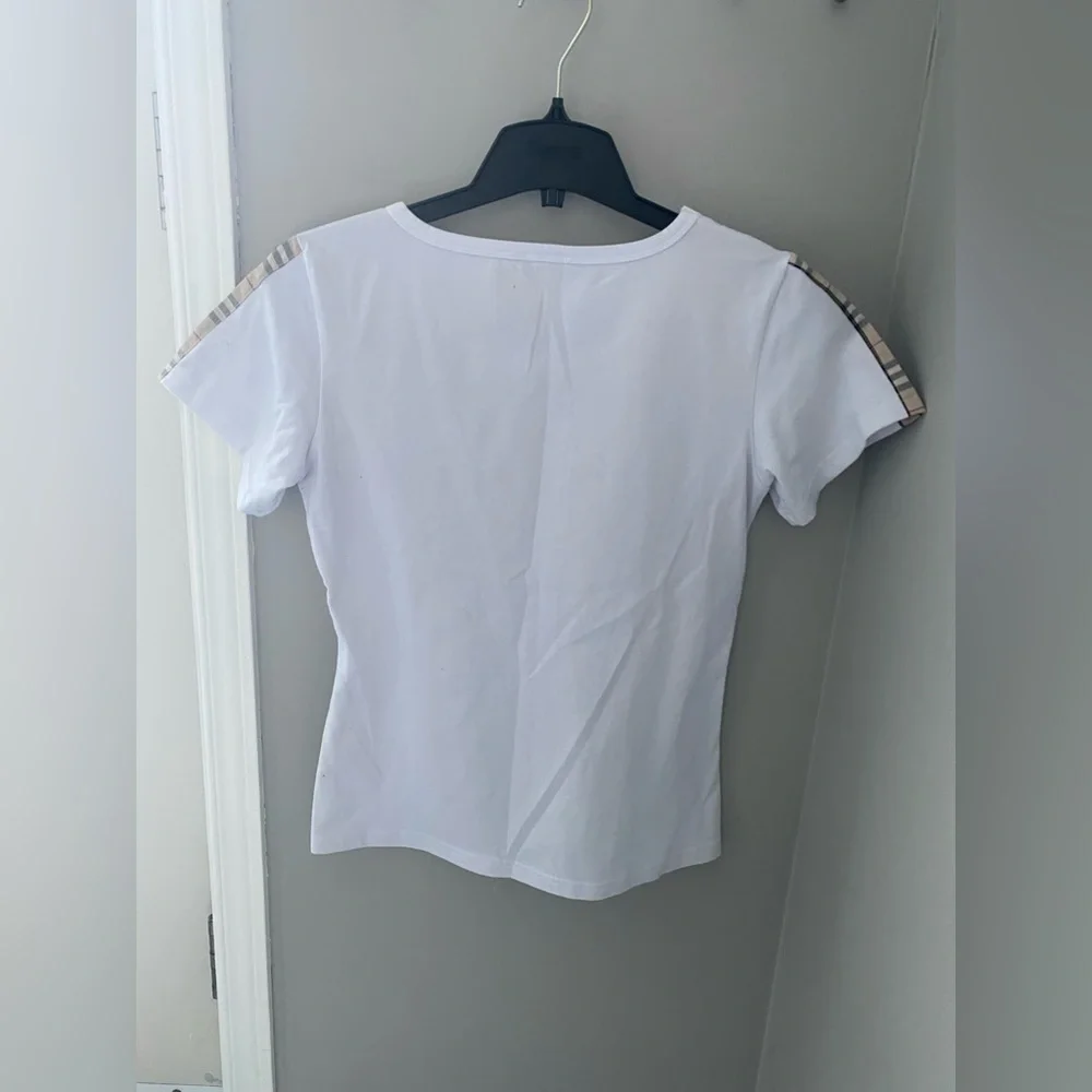 Beautiful white and beige plaid short sleeve shirt โค๏ธ๐คโค๏ธ - Picture 4 of 4